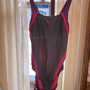 Speedo Women’s Bathing suit in very good condition